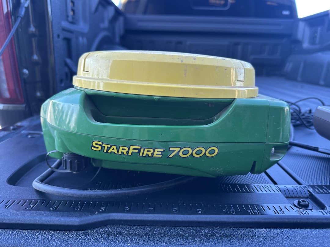 Image of John Deere StarFire 7000 Primary Image