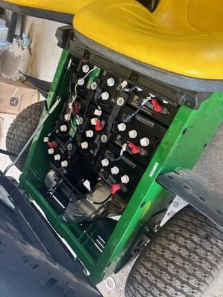 Image of John Deere Gator TE 4x2 equipment image 2