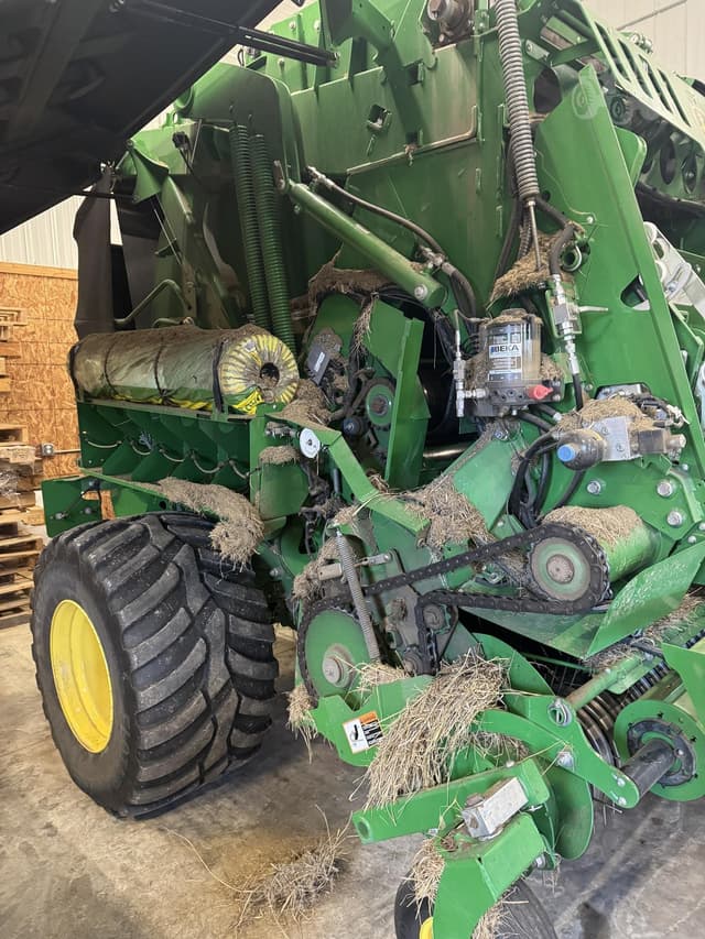 Image of John Deere V461R equipment image 4