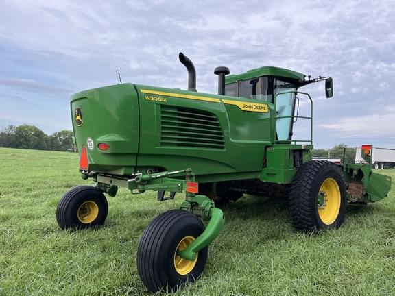 Image of John Deere W200M equipment image 1