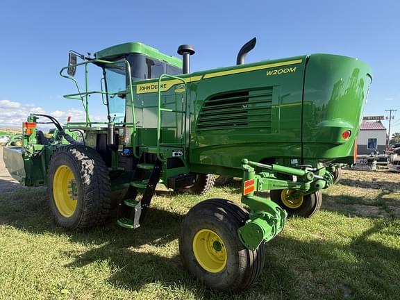 Image of John Deere W200M equipment image 2