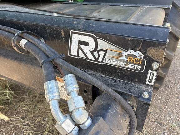 Image of John Deere W235M equipment image 4