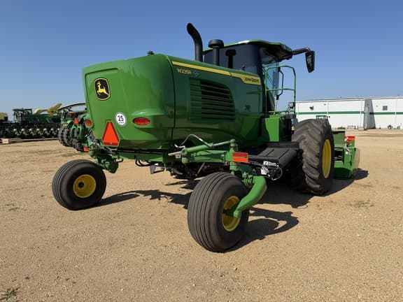 Image of John Deere W235R equipment image 4