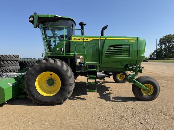 Image of John Deere W235R equipment image 1