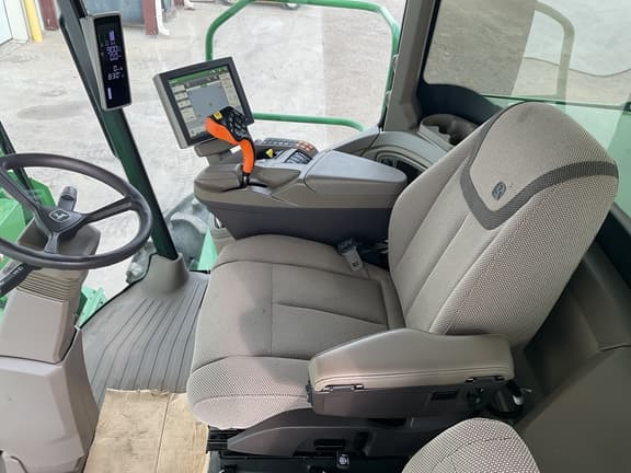 Image of John Deere W235R equipment image 4