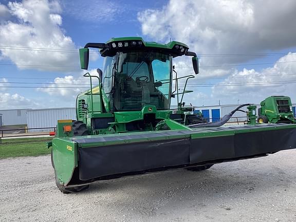 Image of John Deere W235R equipment image 3