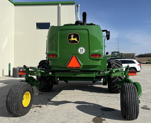 Image of John Deere W235R equipment image 3