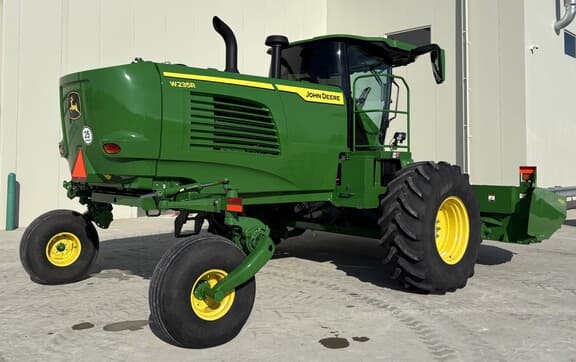 Image of John Deere W235R equipment image 2