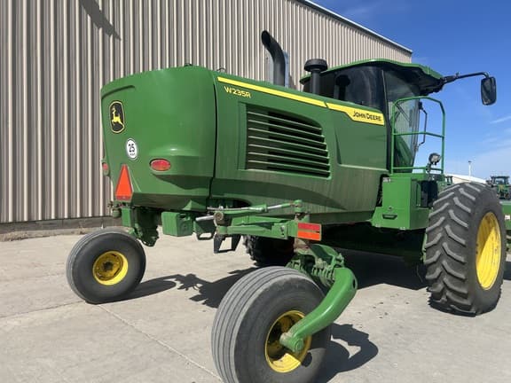 Image of John Deere W235R equipment image 4