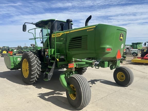 Image of John Deere W235R equipment image 3