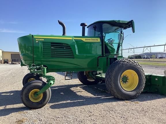 Image of John Deere W235R equipment image 4