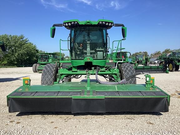 Image of John Deere W235R equipment image 3