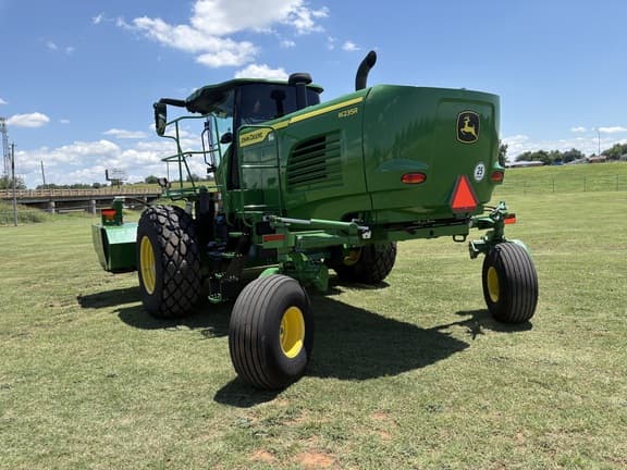 Image of John Deere W235R equipment image 2