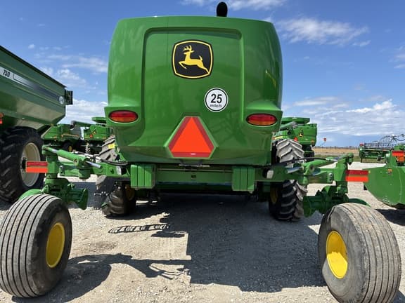 Image of John Deere W235R equipment image 4