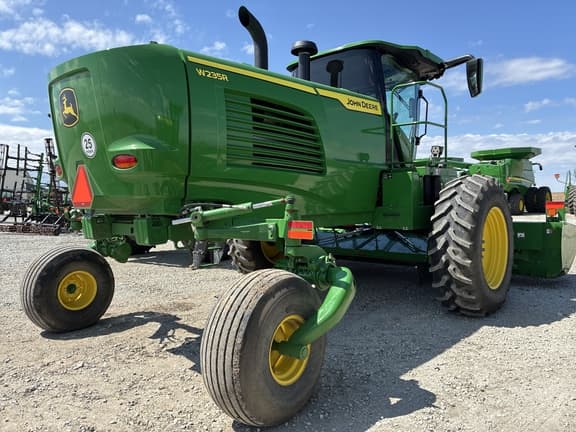 Image of John Deere W235R equipment image 3