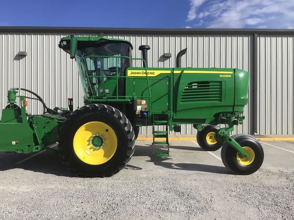 Main image John Deere W235R
