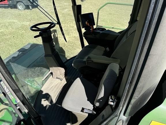 Image of John Deere W235R equipment image 4