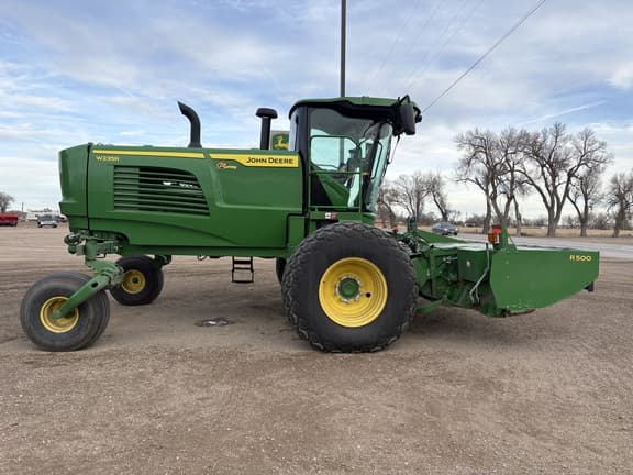 Image of John Deere W235R equipment image 4