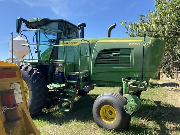 Image of John Deere W235R equipment image 2