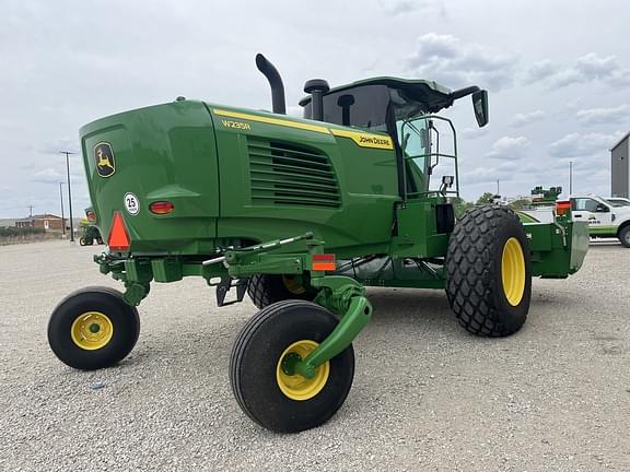 Image of John Deere W235R equipment image 3