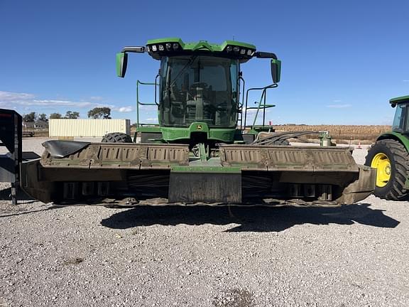 Image of John Deere W235R equipment image 1