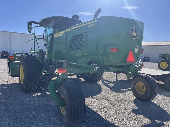 Image of John Deere W235R equipment image 4