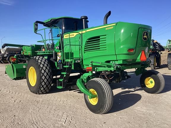 Image of John Deere W235R equipment image 3