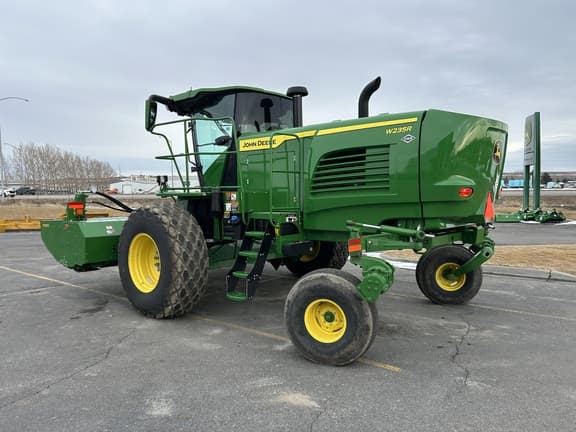 Image of John Deere W235R equipment image 4