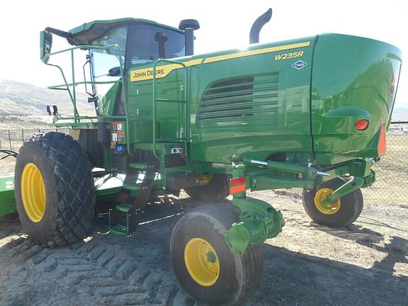 Image of John Deere W235R equipment image 4