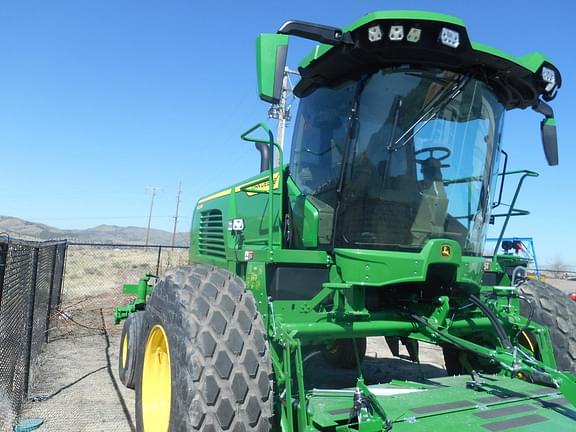 Image of John Deere W235R equipment image 3