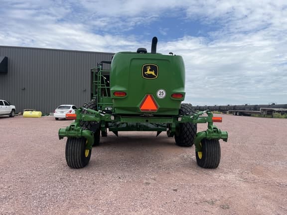Image of John Deere W235R equipment image 4