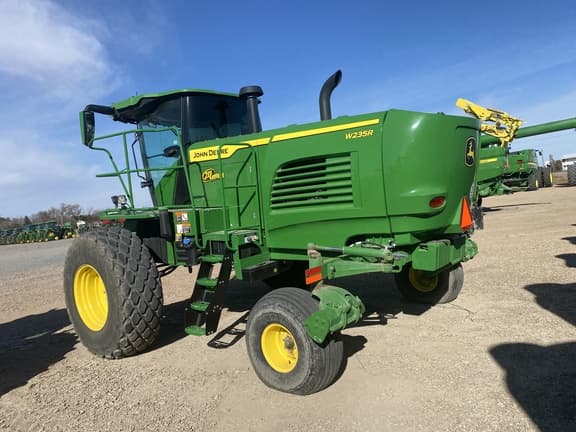 Image of John Deere W235R equipment image 3
