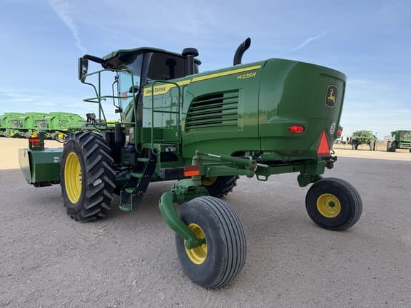 Image of John Deere W235R equipment image 2