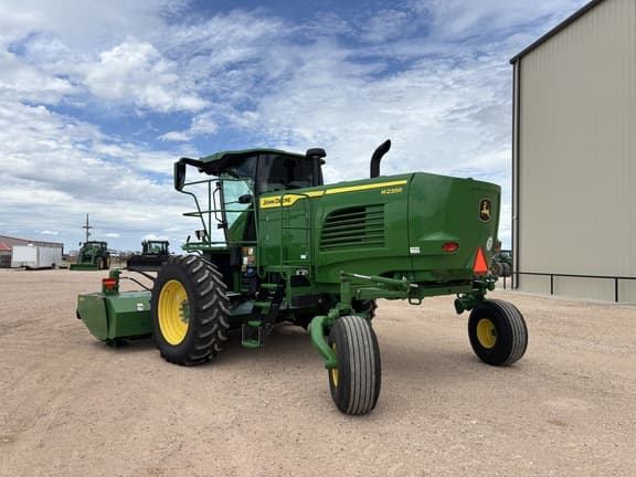 Image of John Deere W235R equipment image 2