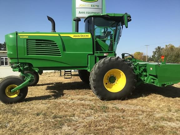 Image of John Deere W235R equipment image 3