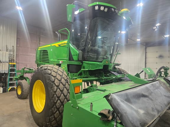Image of John Deere W235R equipment image 1
