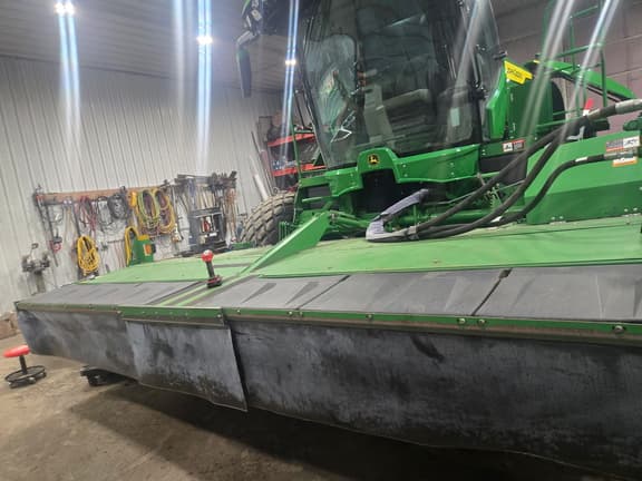 Image of John Deere W235R equipment image 2