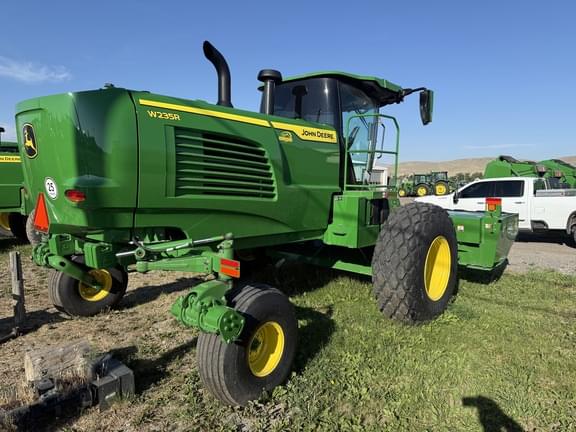 Image of John Deere W235R equipment image 4