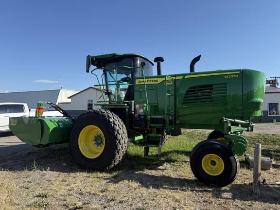 Image of John Deere W235R equipment image 2