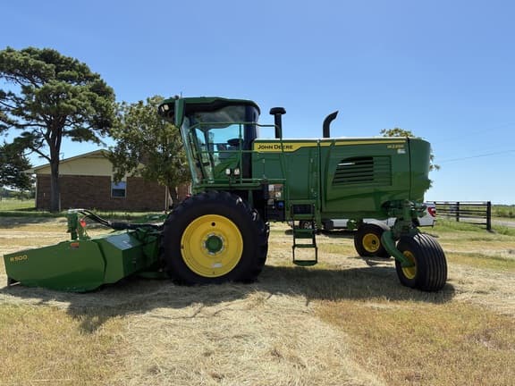 Image of John Deere W235R equipment image 1