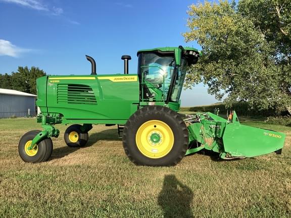 Image of John Deere W235R equipment image 3