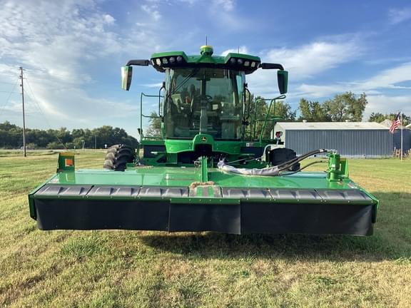 Image of John Deere W235R equipment image 4
