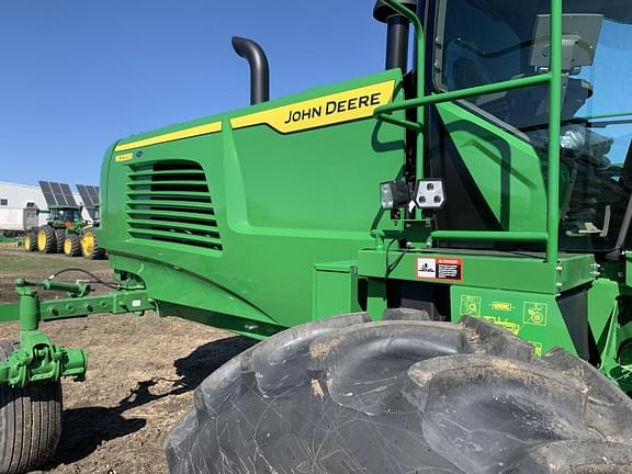 Image of John Deere W235R equipment image 3