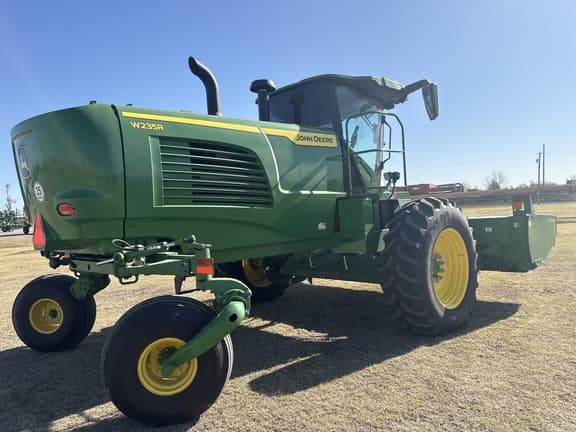 Image of John Deere W235R equipment image 4