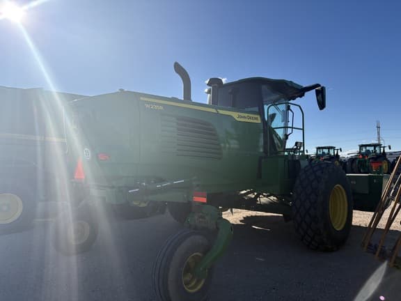 Image of John Deere W235R equipment image 3