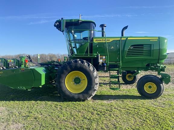 Image of John Deere W235R equipment image 3