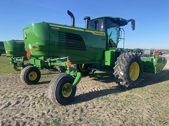 Image of John Deere W235R equipment image 4