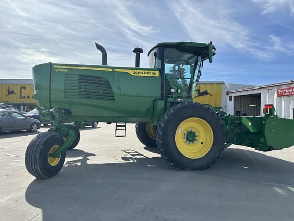 Image of John Deere W235R equipment image 3