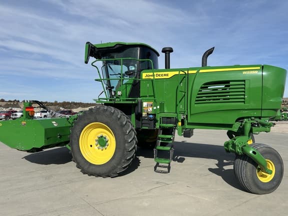 Image of John Deere W235R equipment image 4