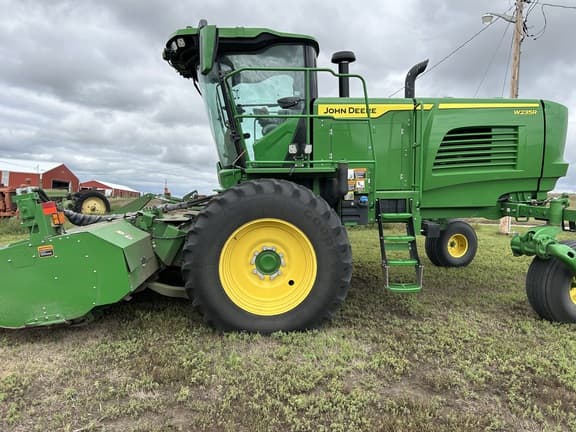 Image of John Deere W235R equipment image 4